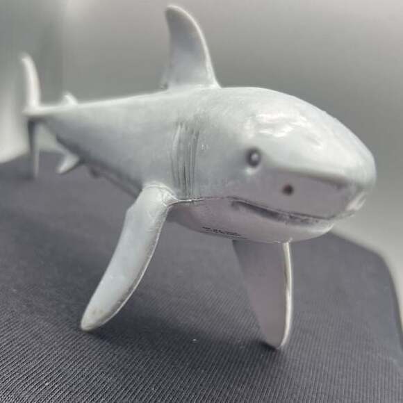 Discovery Shark Week -Return to the Isle of Jaws from Animal Planet SHARK Toy 7" - Picture 1 of 2